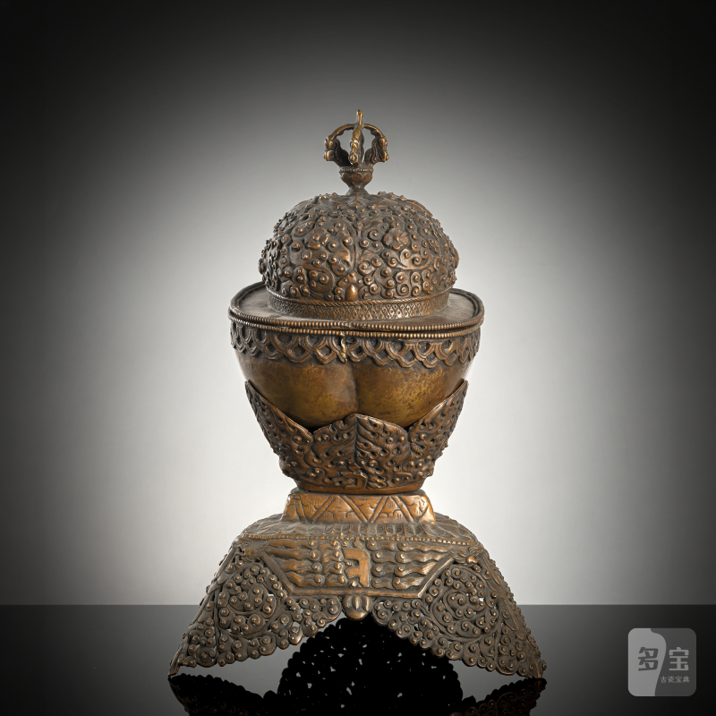 A COPPER EMBOSSED KAPALA WITH COVER ON STAND - 图2
